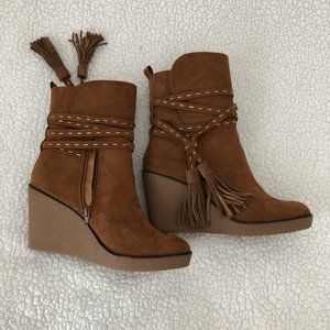 Like New! Wedge Suede Boots